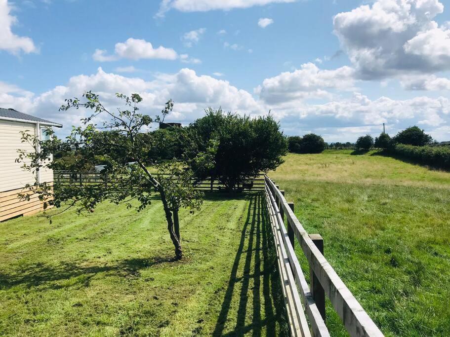 Plum Tree Lodge Set In 2 Acres Of Private Land Coundon Exteriér fotografie